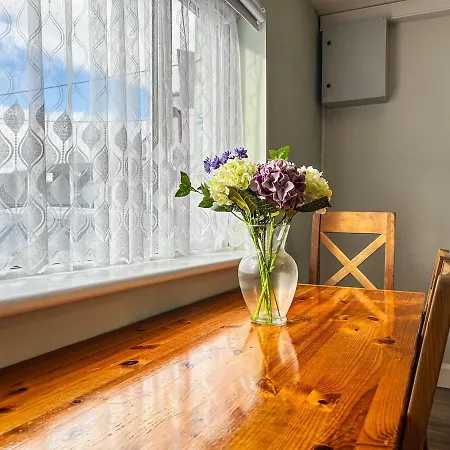 Large Townhouse At The Bridge - Town Centre * Dingle