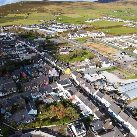 Large Townhouse At The Bridge - Town Centre Dingle