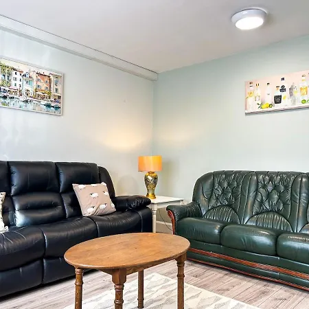 Large Townhouse At The Bridge - Town Centre Dingle