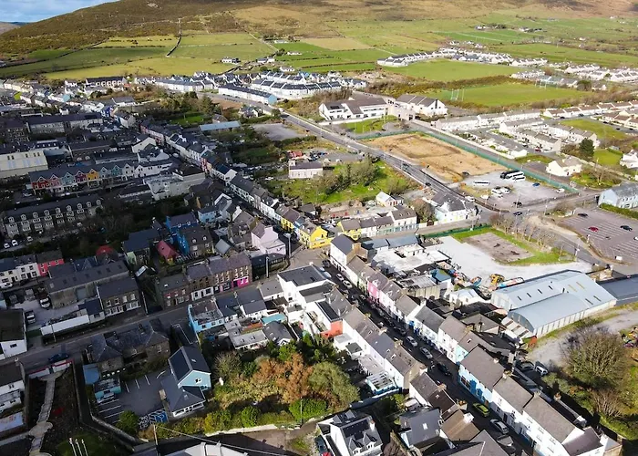 Large Townhouse At The Bridge - Town Centre Dingle