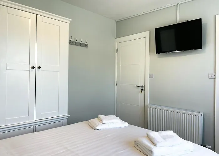 Large Townhouse At The Bridge - Town Centre * Dingle