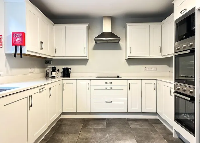 Large Townhouse At The Bridge - Town Centre * Dingle